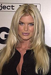 How tall is Victoria Silvstedt?